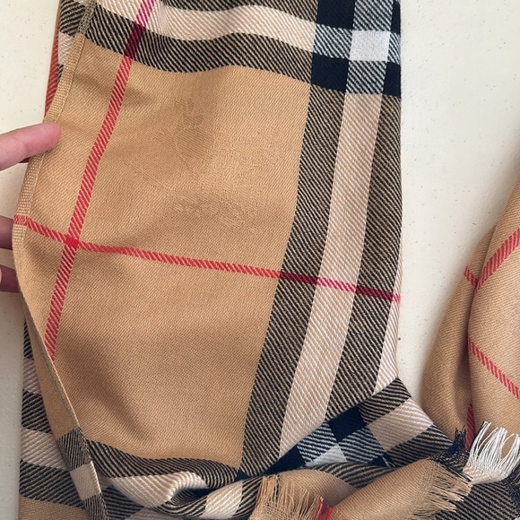 Burberry - Picture 3 of 5